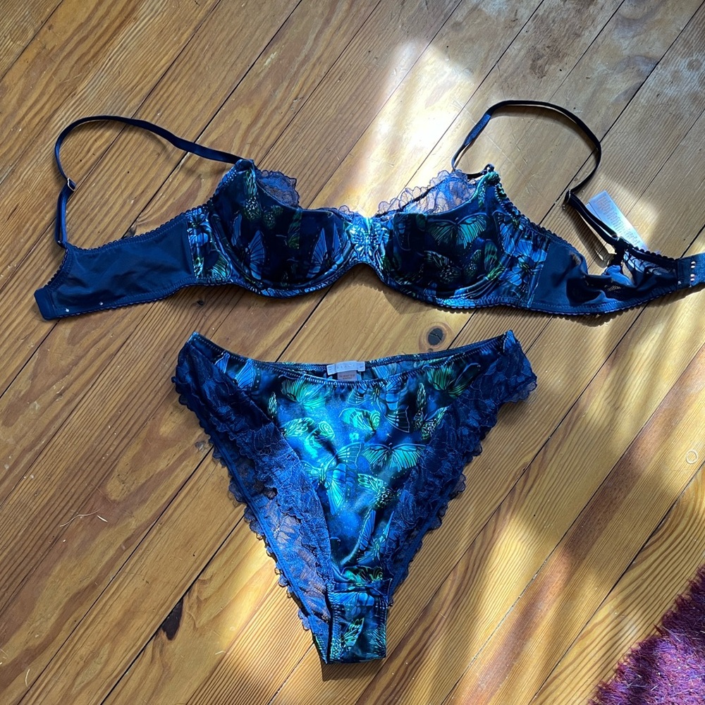 Savage X Fenty Satin butterfly bra and panty set 34C / Large